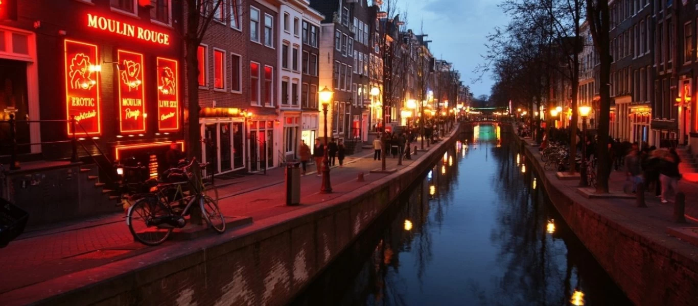 Ολλανδία: 98 νεκροί σήμερα - 4.893 συνολικά